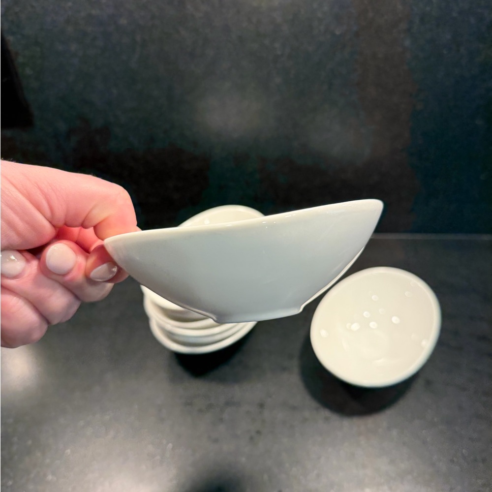 8 Small Ceramic Bowls - Picture 2 of 4